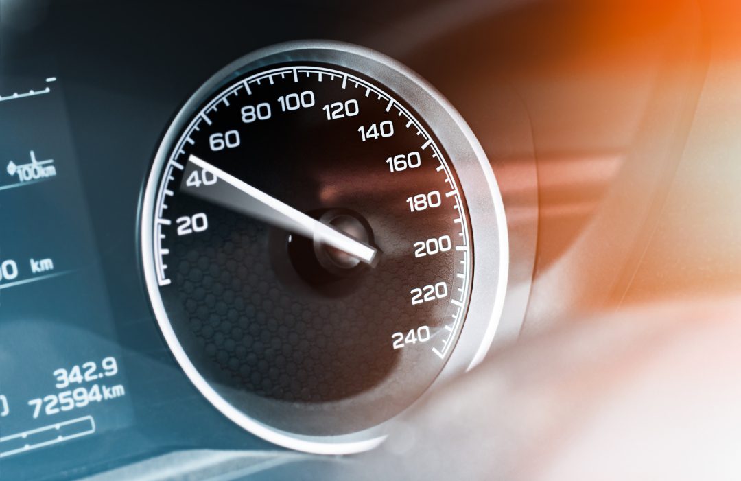 https://botland.com.pl/blog/wp-content/uploads/2023/06/speedometer-modern-car-close-up.jpg