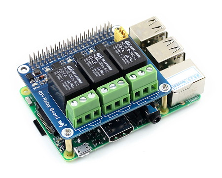 Nakładka posiada złącza dopasowane do Raspberry Pi, trzy przekaźniki oraz złącza śrubowe. Minikomputer można nabyć osobno