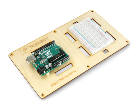 W zestawie znajduje się drewniana podkładka wraz ze śrubkami, która umożliwia przymocowanie płytki Arduino (do kupienia