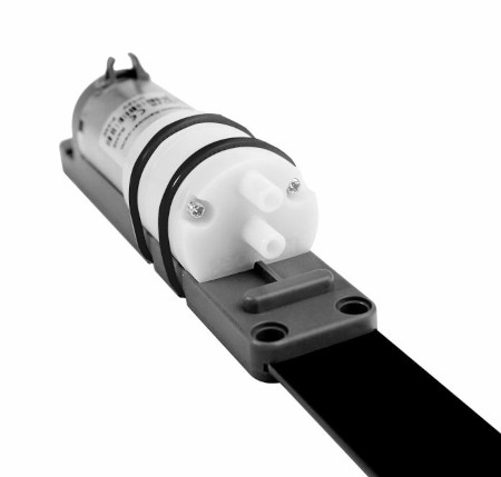 W skład zestawu wchodzi miniaturowa pompa wodna EDLP600-D12B.