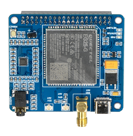 Nakładka do Raspberry Pi leży na białym tle.
