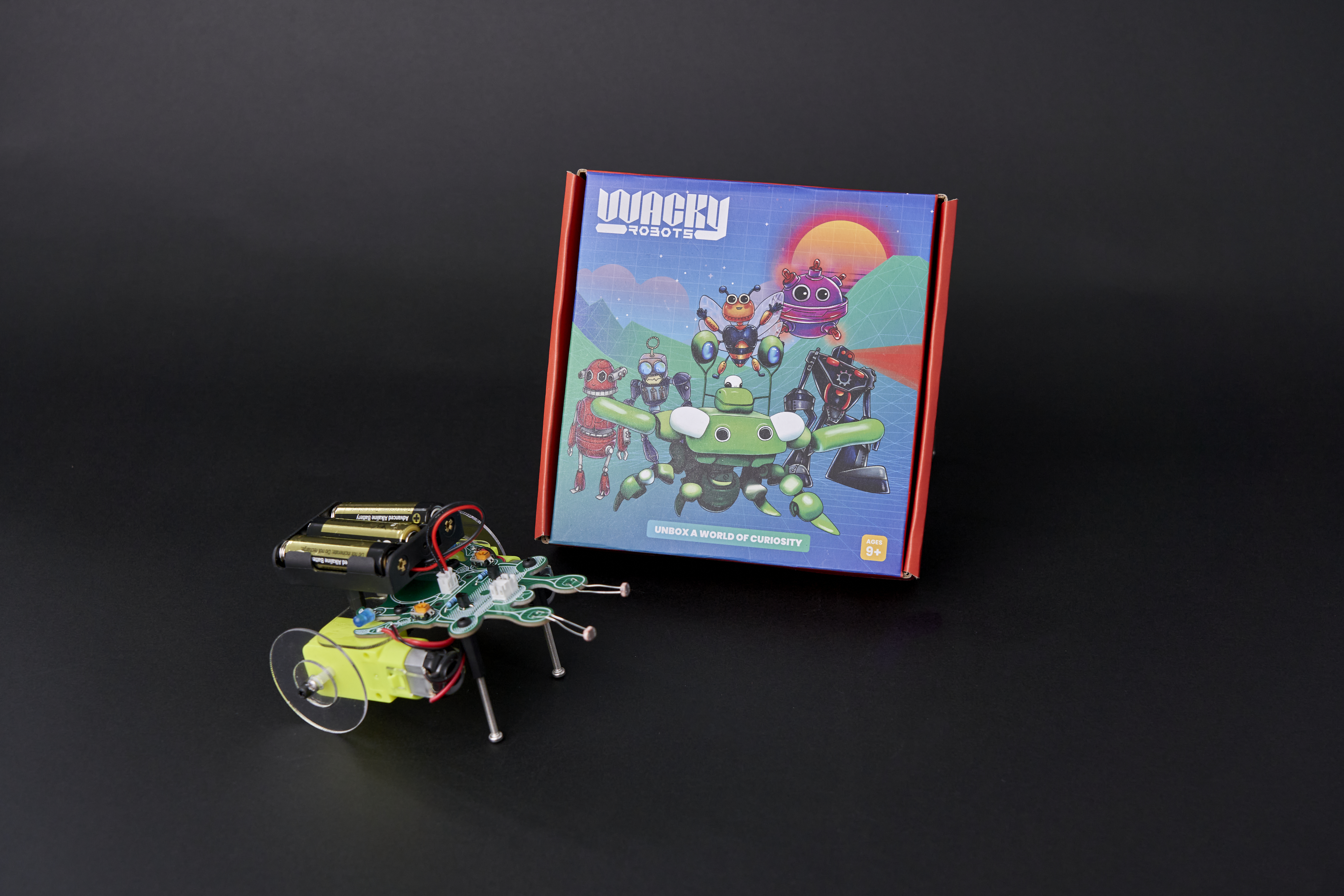 Zestaw edukacyjny CircuitMess DUSTY, the Wacky Robot - robot jeżdżący do samodzielnego montażu