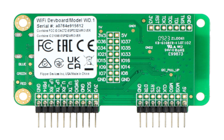 Moduł posiada wyprowadzone złącza GPIO urządzenia Flipper Zero, a także układu ESP32
