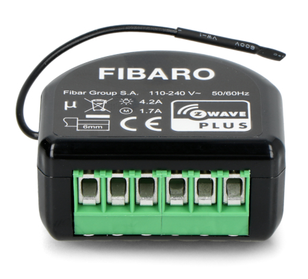 Sterownik rolet Fibaro w czarnej obudowie leży na białym tle.