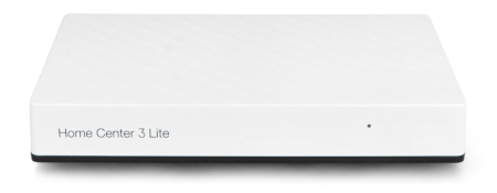 Biała centralka Fibaro Home Center 3 Lite leży na białym tle.